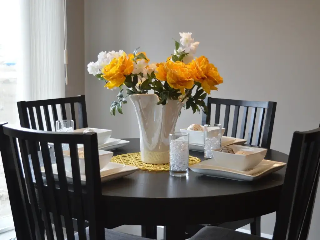 Design a Floral Centrepiece for Breakfast room tables