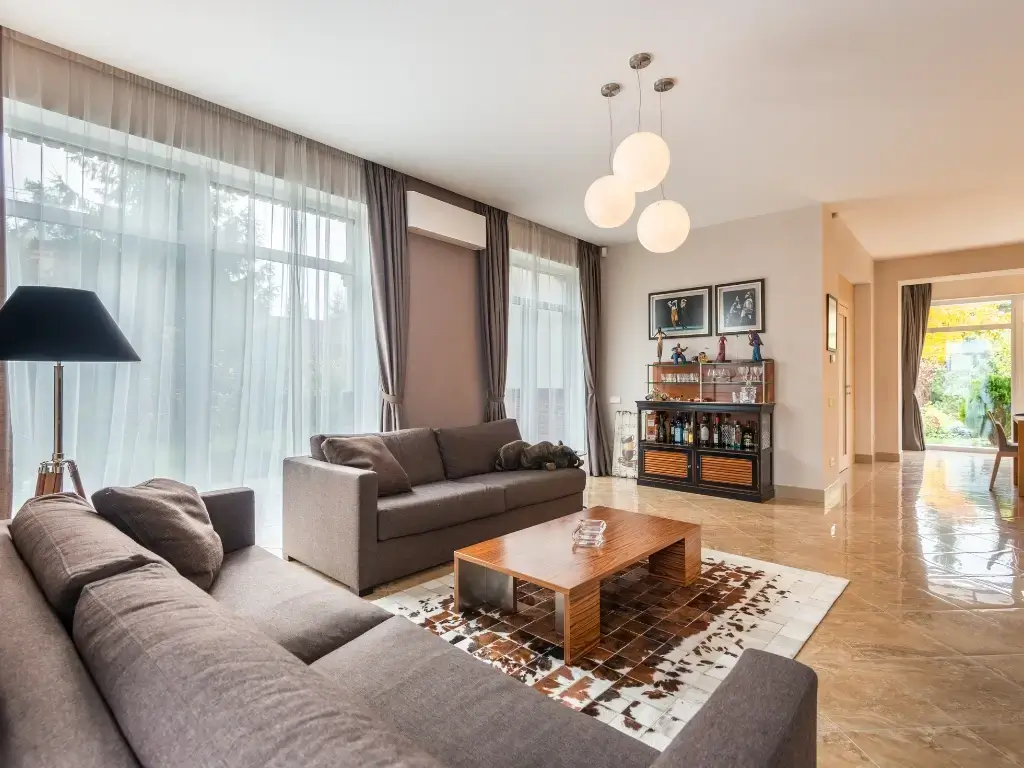 How to Choose Living Room Furniture for Style and Comfort