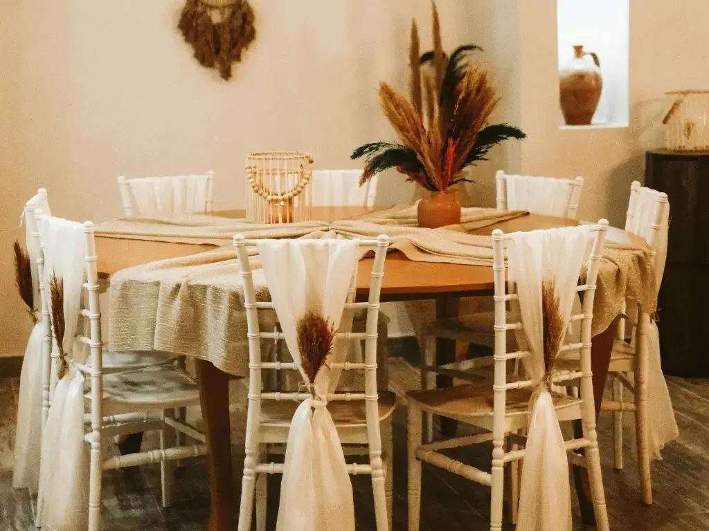 Keep a Consistent Colour Scheme for Your Dining Room Table