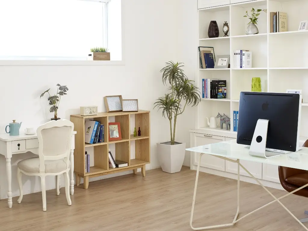 Light and Bright Airy Modern Home Office Ideas
