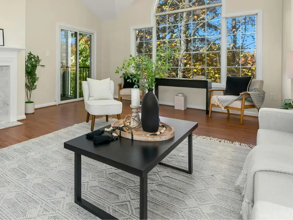 Square Coffee Table with a Round Tray